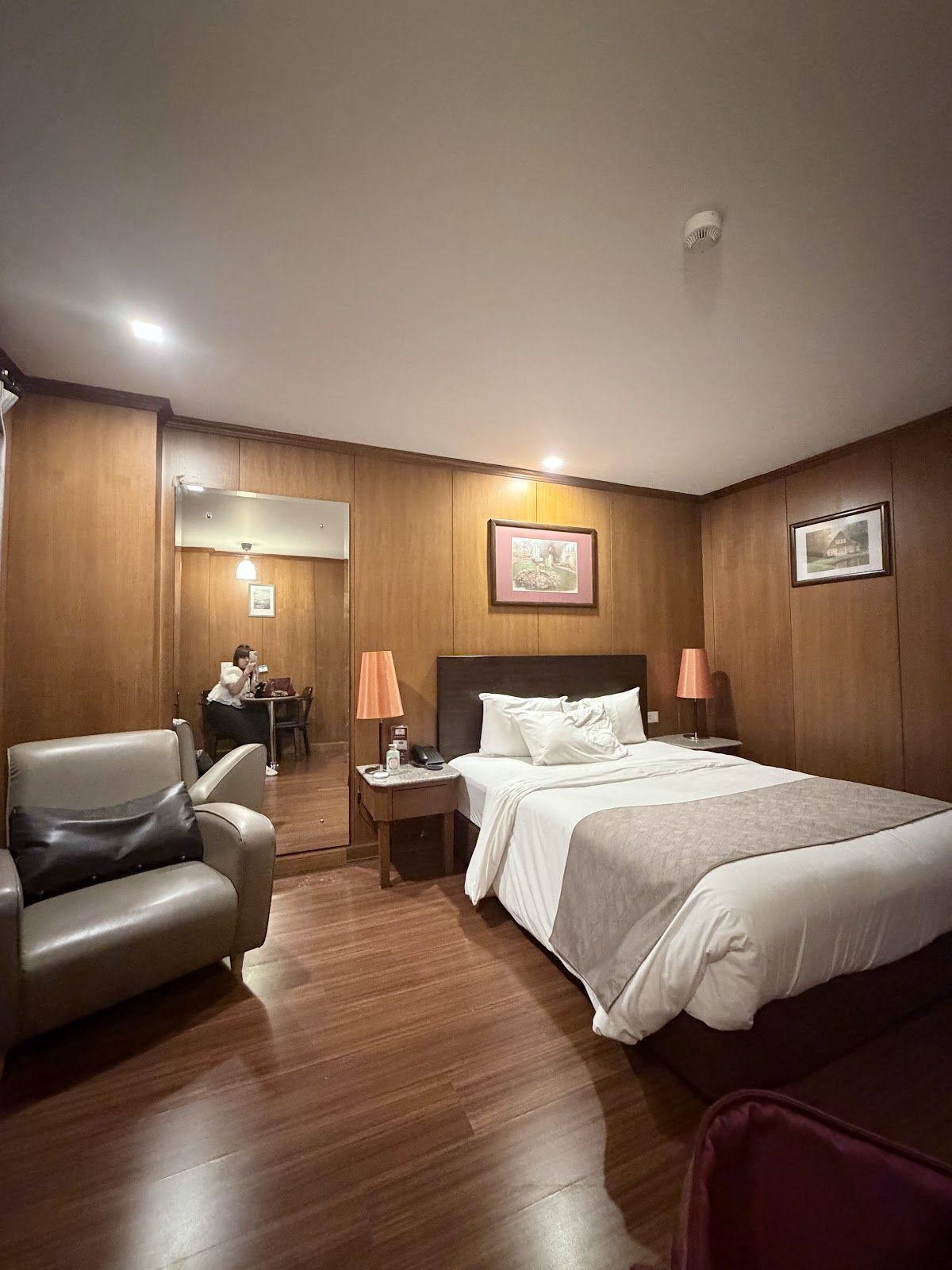 Dynasty Inn Pattaya pool and grounds in Central Pattaya