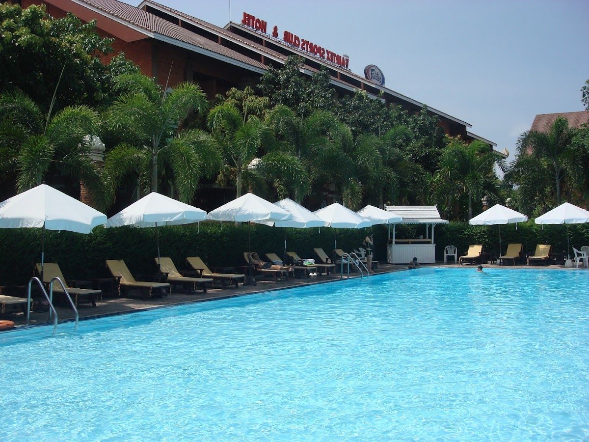 Fairtex Hotel pool and grounds in Wongamat Beach
