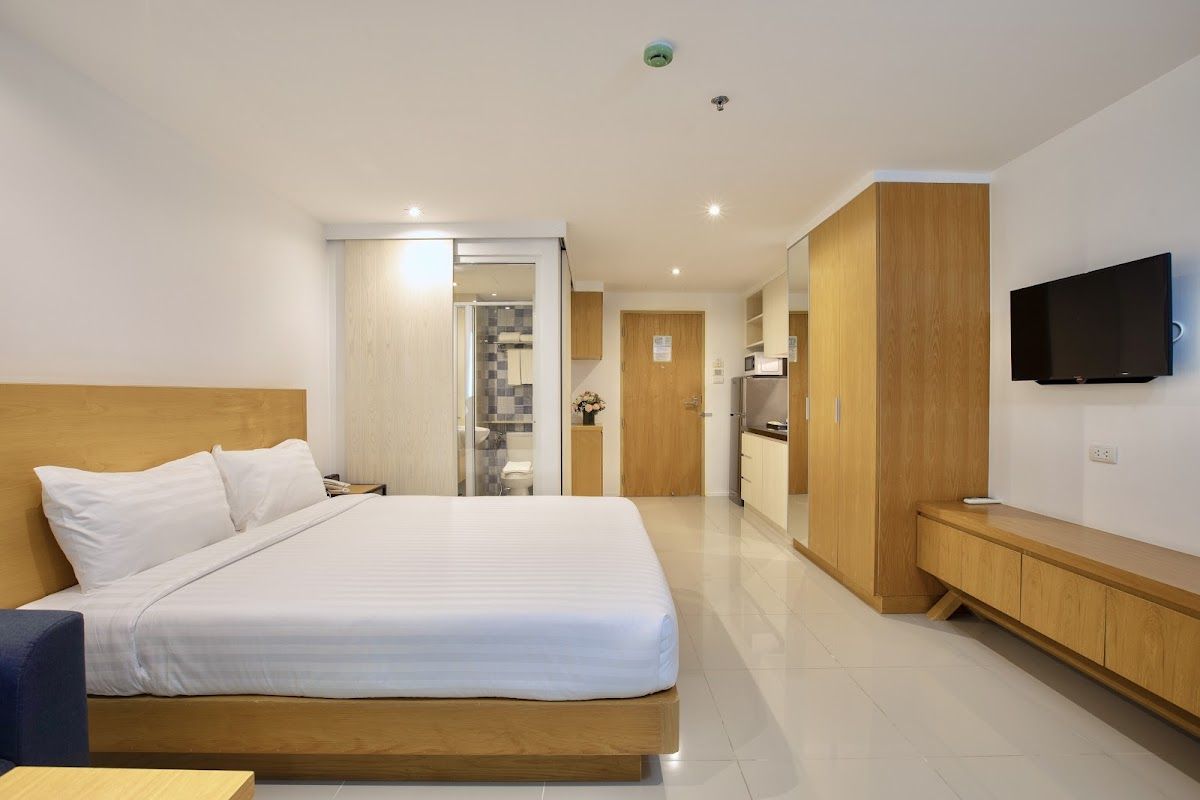 Fourium Pattaya Hotel & Serviced Residence pool and grounds in Pratumnak Hill