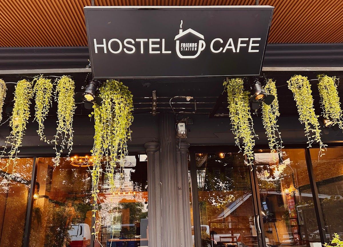 Friends Station Hostel exterior in Pratumnak Hill
