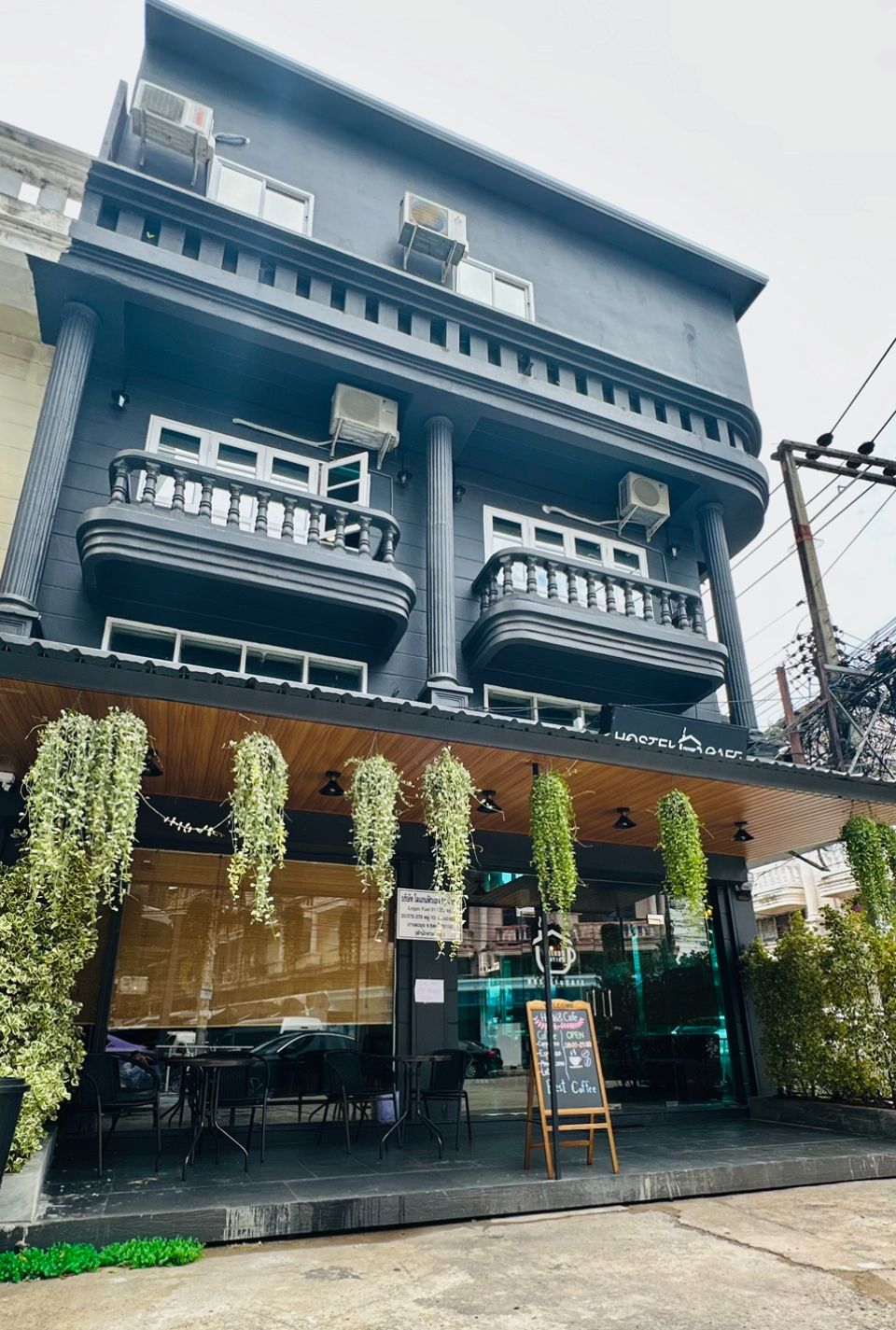 Friends Station Tukkom Hostel&Cafe room interior in Walking Street
