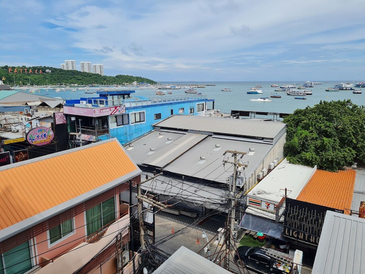 Grand Hotel exterior in Central Pattaya