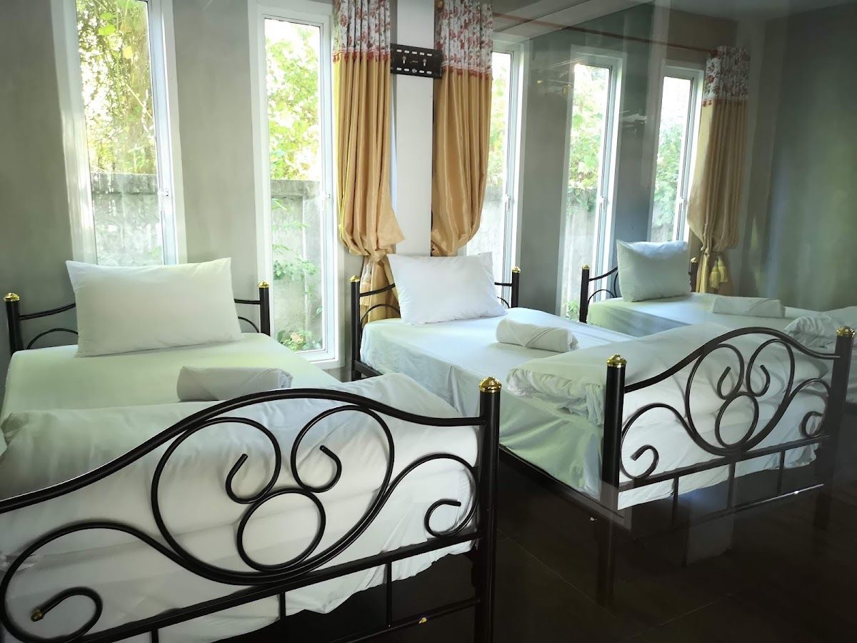 Greta Resort and Sport Club pool and grounds in Central Pattaya