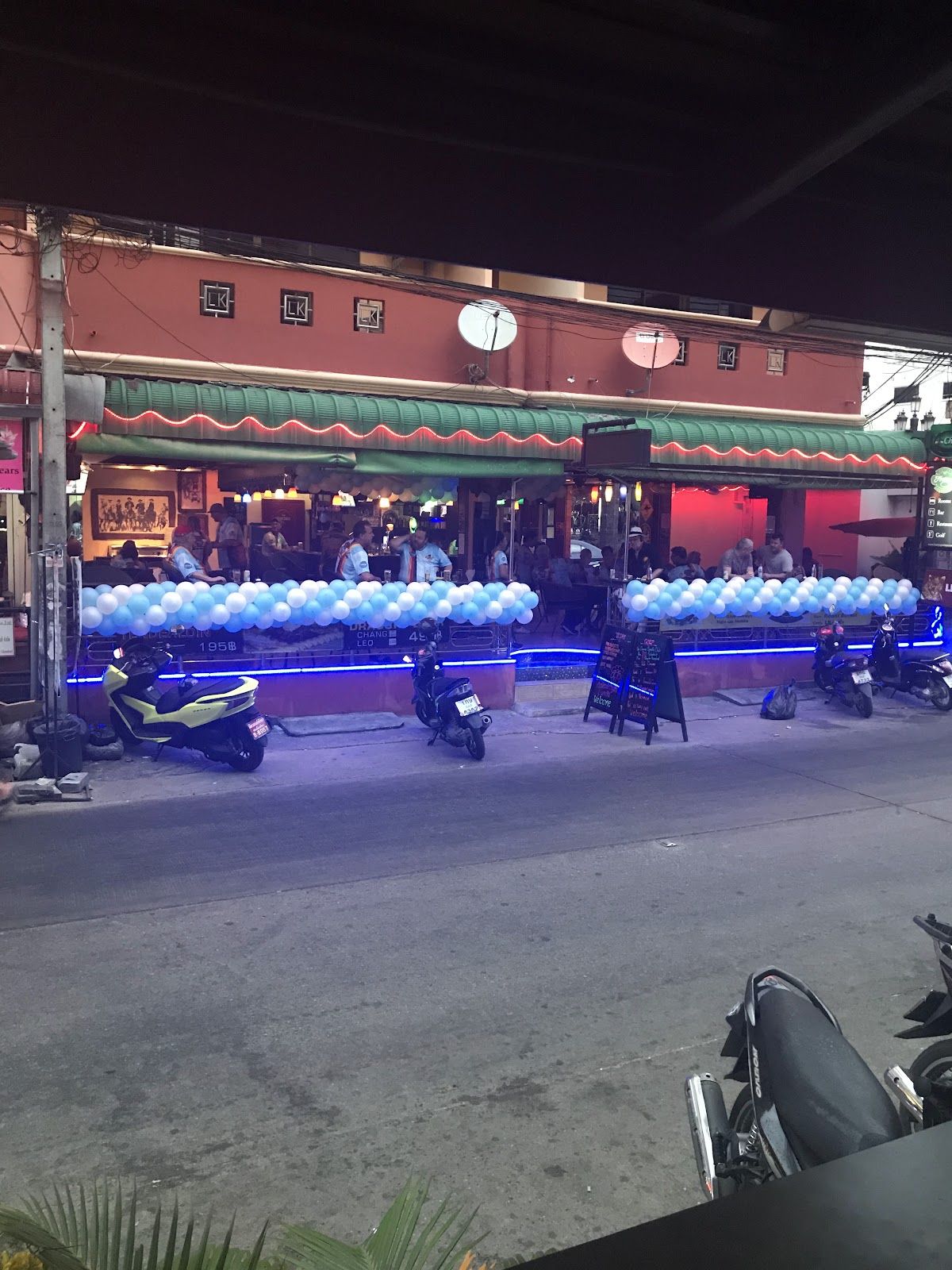 Harry’s Hotel Bar & Restaurant exterior in Central Pattaya