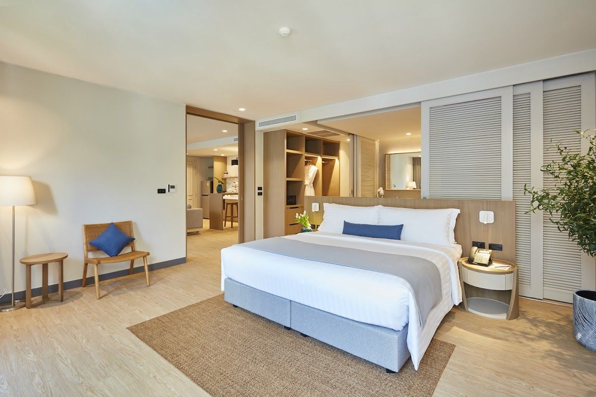 Health Land Resort & Spa pool and grounds in Central Pattaya