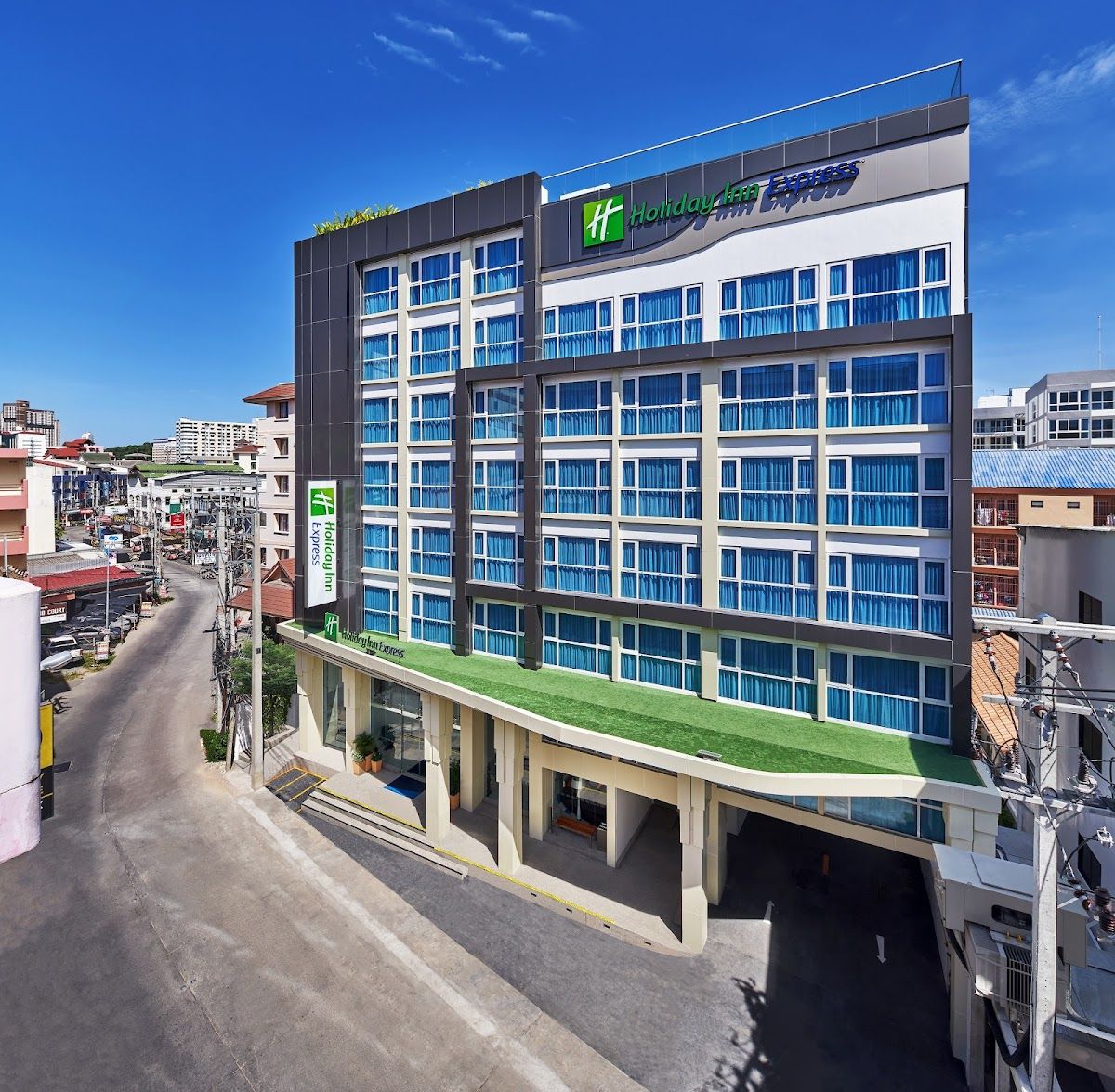 Holiday Inn Pattaya exterior in Central Pattaya