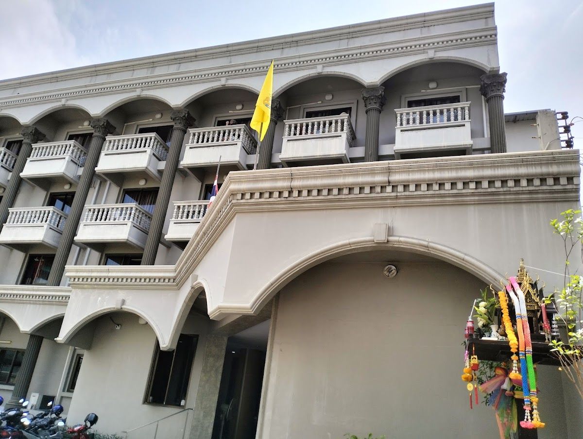 Honey Lodge Hotel exterior in Central Pattaya