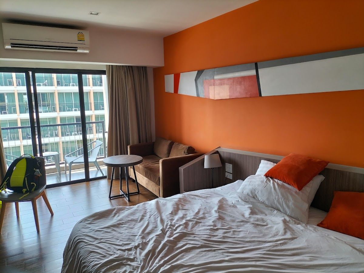 Hotel J Inspired pool and grounds in Wongamat Beach
