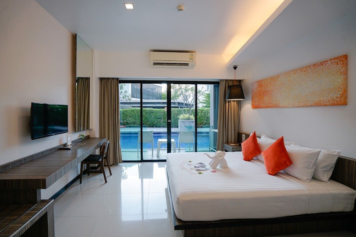 Hotel J Pattaya pool and grounds in Central Pattaya