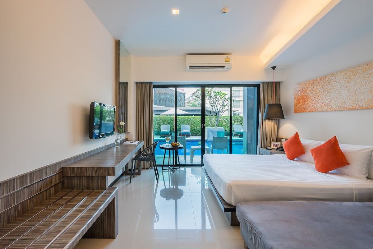 Hotel J Residence pool and grounds in Naklua