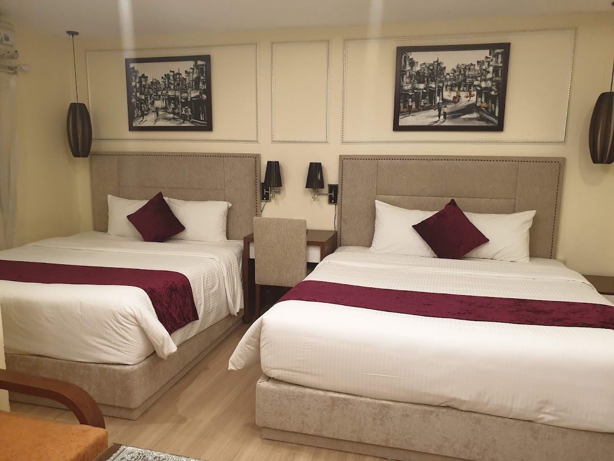 Hotel Zing pool and grounds in Central Pattaya