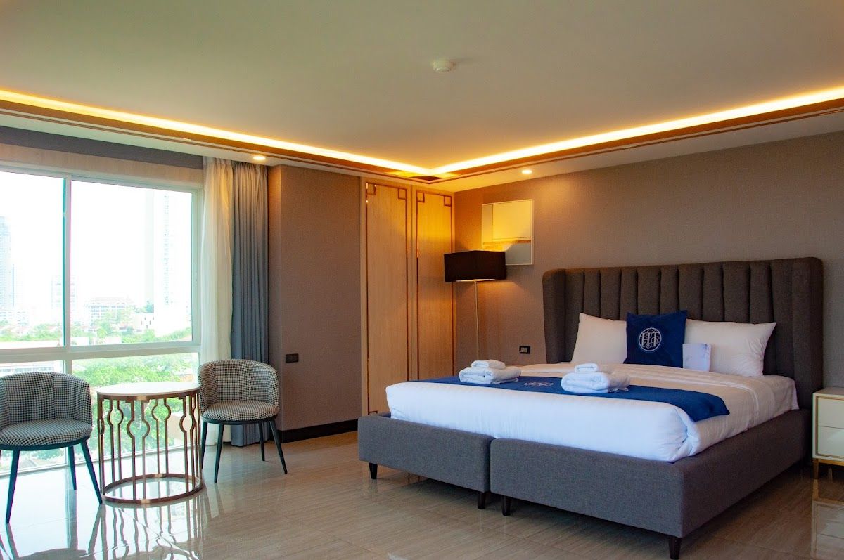 HT9 Hotel Pattaya pool and grounds in Central Pattaya