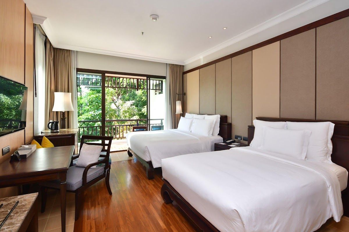 InterContinental Pattaya Resort pool and grounds in Pratumnak Hill