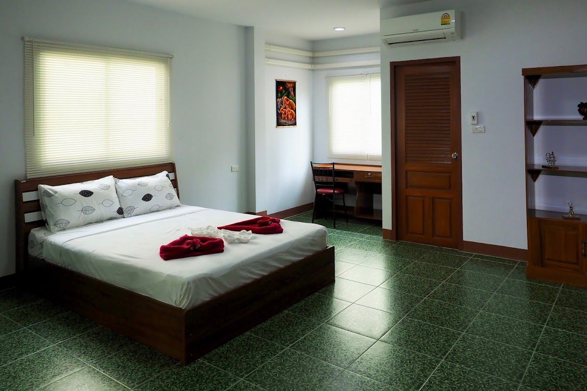 JARDIN Hotel pool and grounds in Jomtien Beach