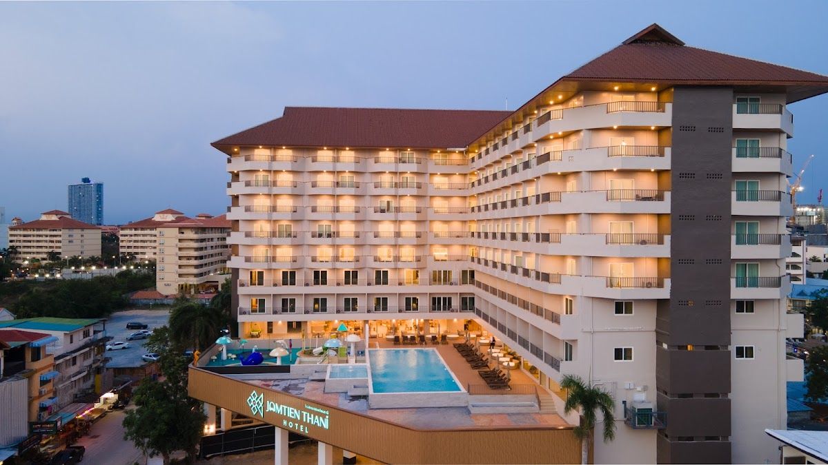Jomtien Thani Hotel exterior in Jomtien Beach