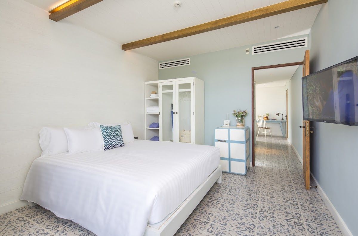Kept Bang Saray Hotel Pattaya pool and grounds in Bang Saray