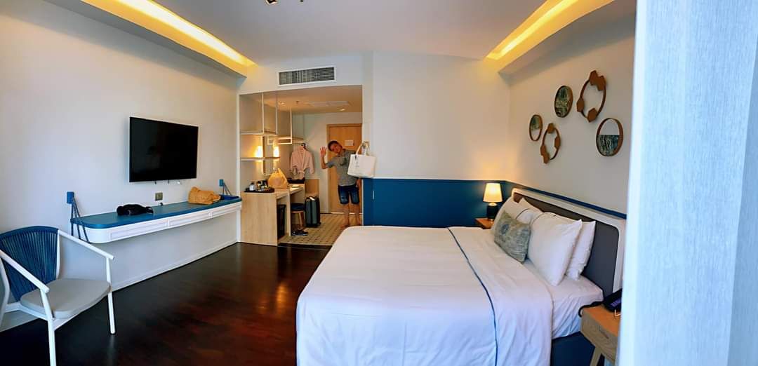 Kram Pattaya pool and grounds in Central Pattaya