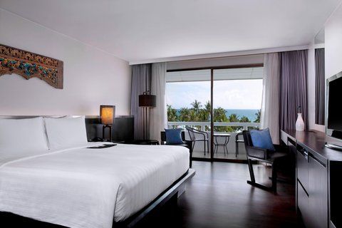 Le Méridien Pattaya pool and grounds in North Pattaya
