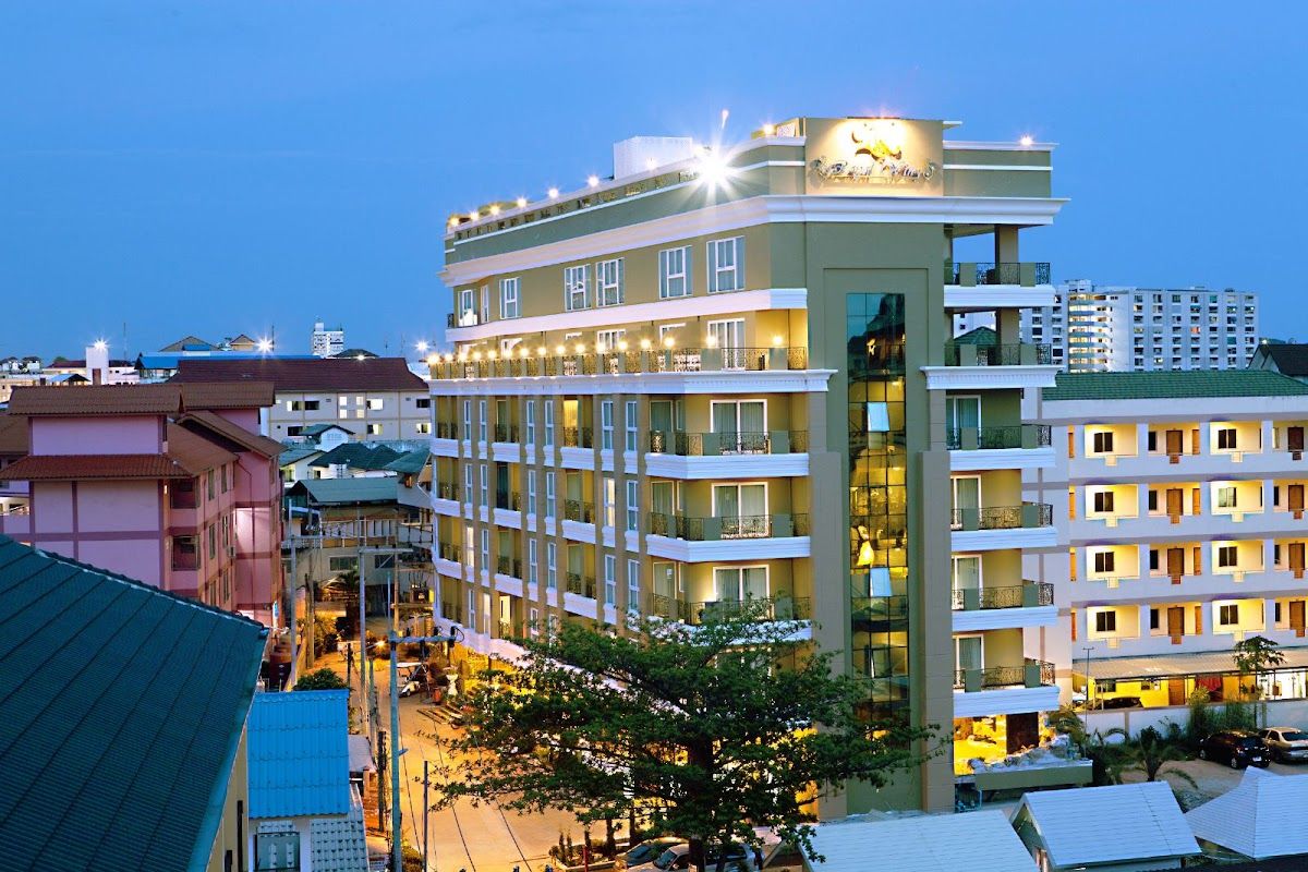 LK Royal Wing exterior in Central Pattaya