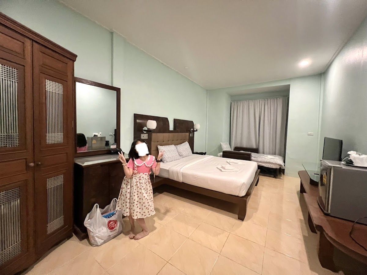 Lotusland Resort pool and grounds in Jomtien Beach