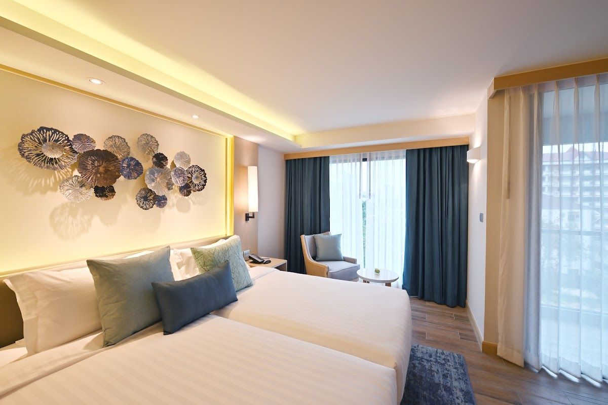 M Pattaya Hotel pool and grounds in Central Pattaya
