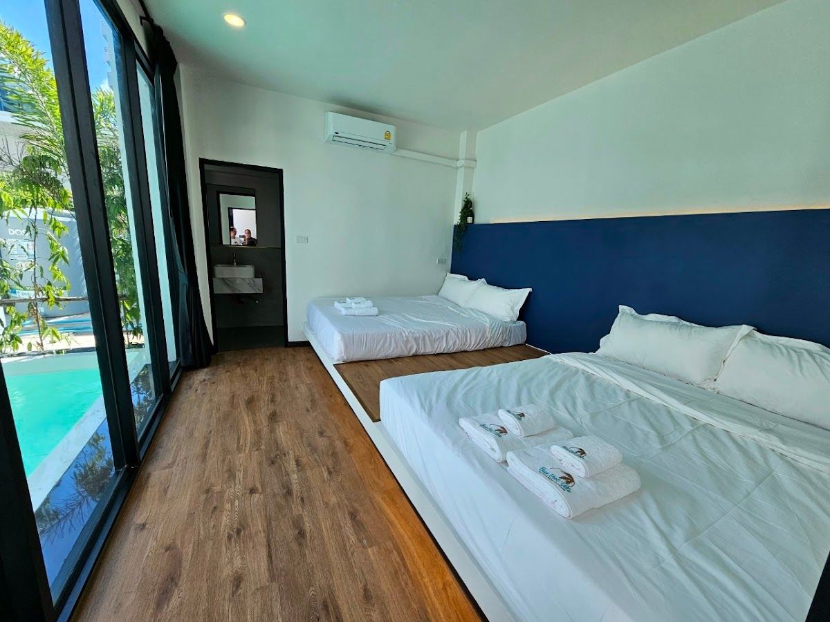 Madaguscar Pool Villa พัทยา-จอมเทียน pool and grounds in Jomtien Beach