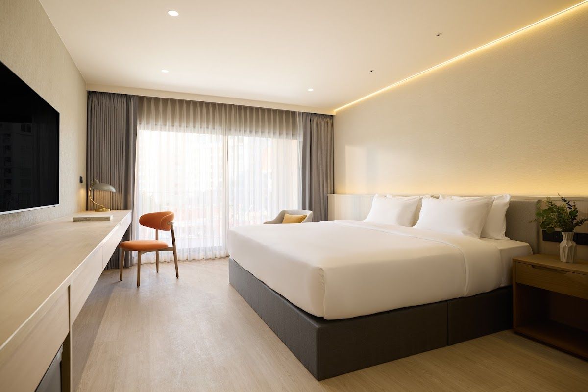 Marni Pattaya pool and grounds in Pratumnak Hill