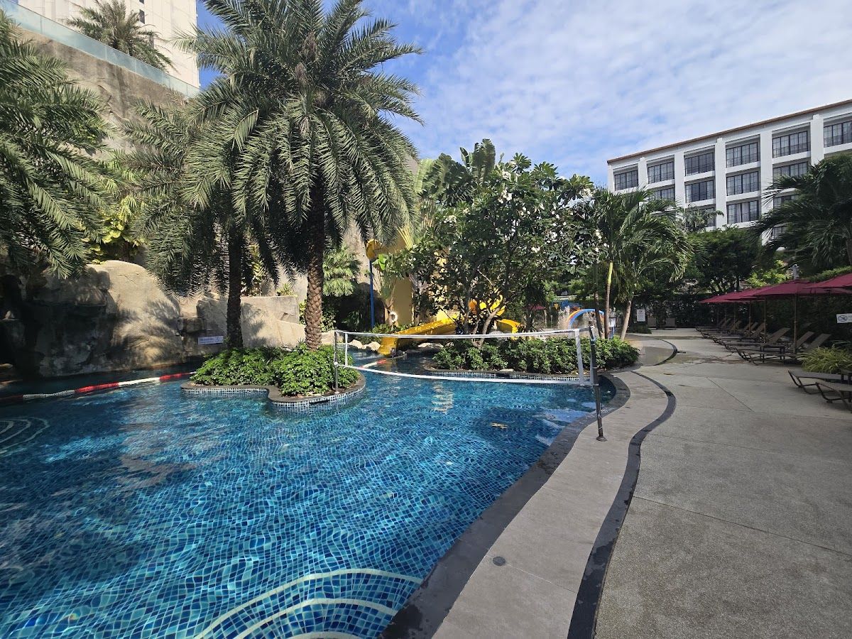 Mercure Pattaya Ocean Resort room interior in Central Pattaya
