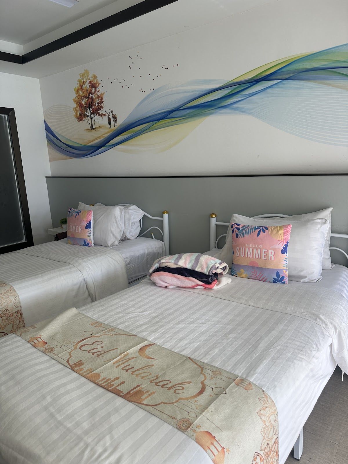 Mermaid's Beach Resort pool and grounds in Jomtien