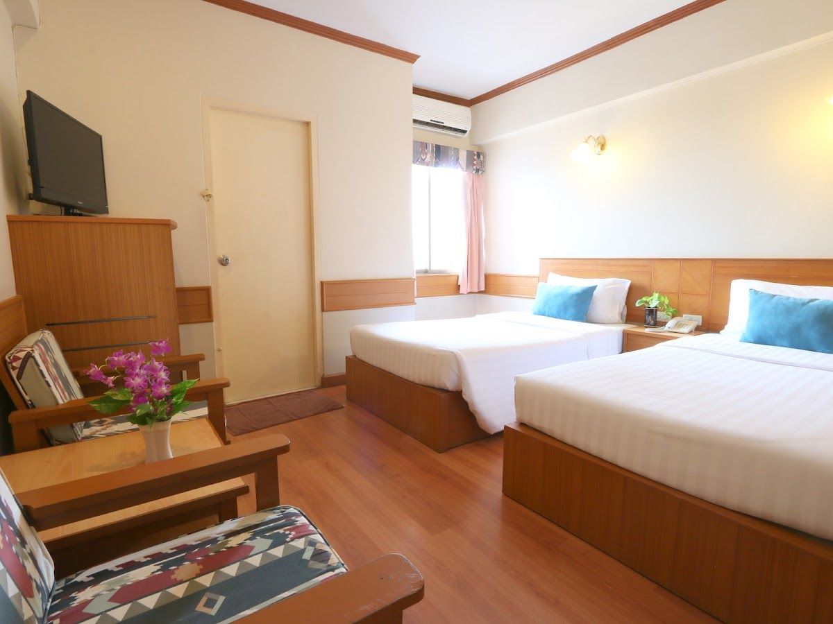 Mike Hotel Pattaya pool and grounds in Central Pattaya