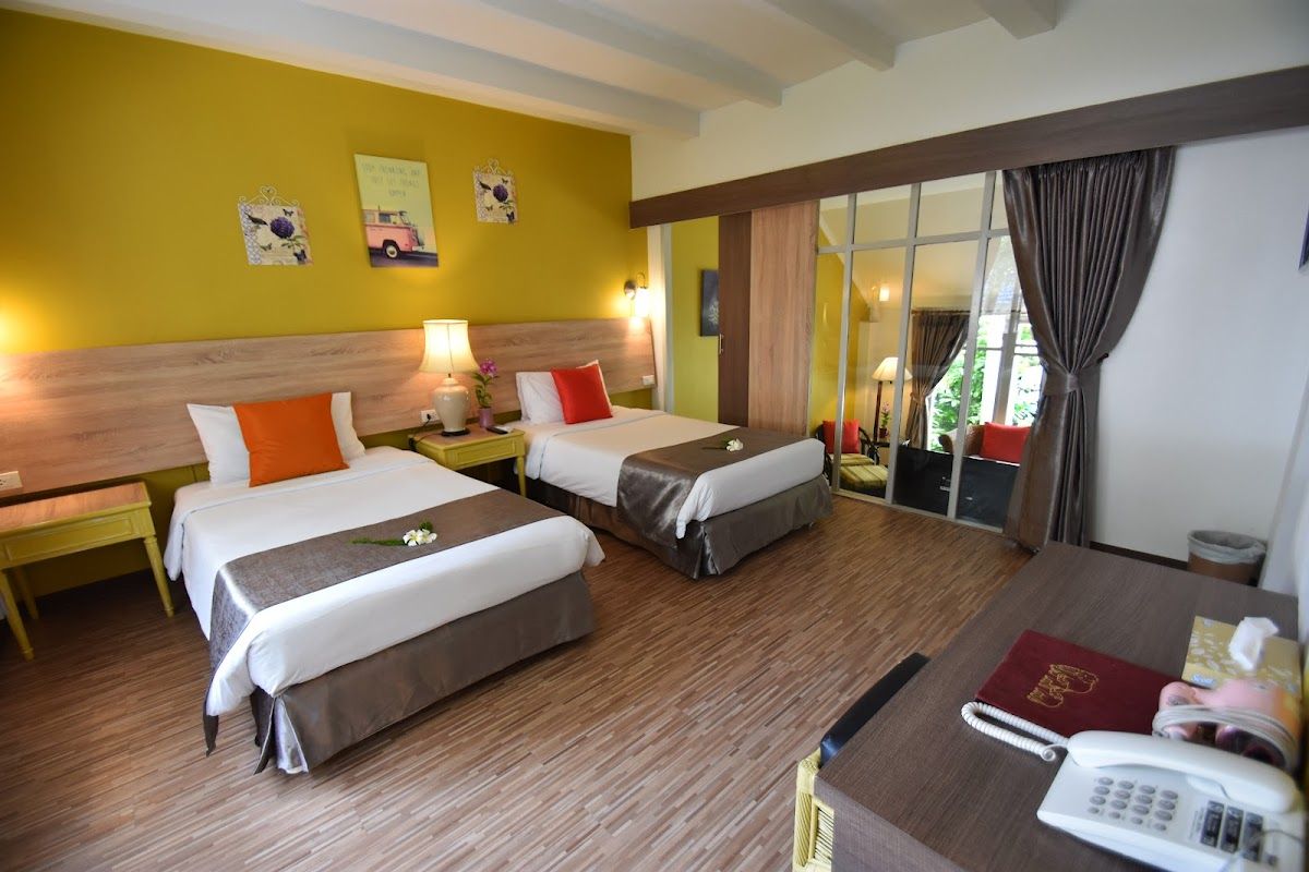 Natural Park Resort Pattaya pool and grounds in North Pattaya