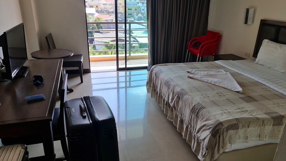 Nature View Hotel Pattaya pool and grounds in Pratumnak Hill