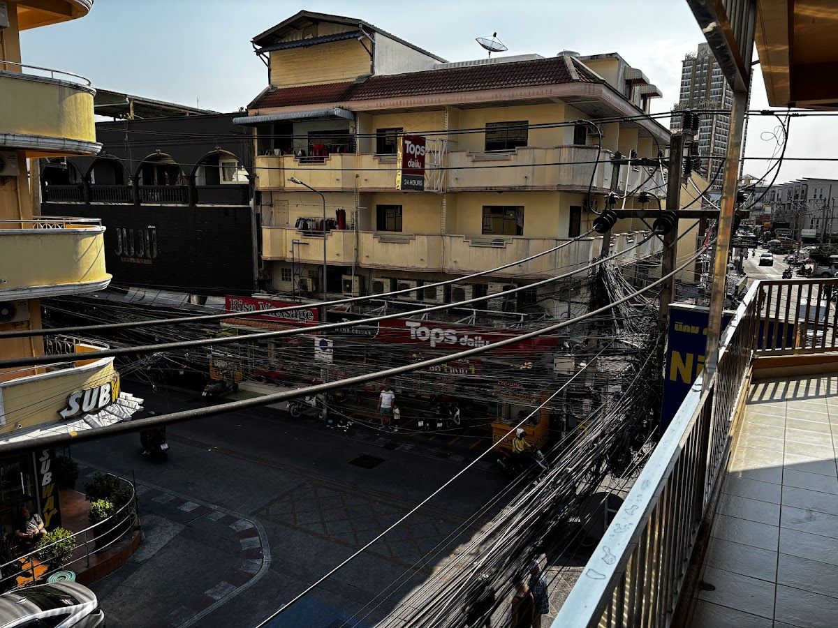 Nikom Court exterior in Central Pattaya