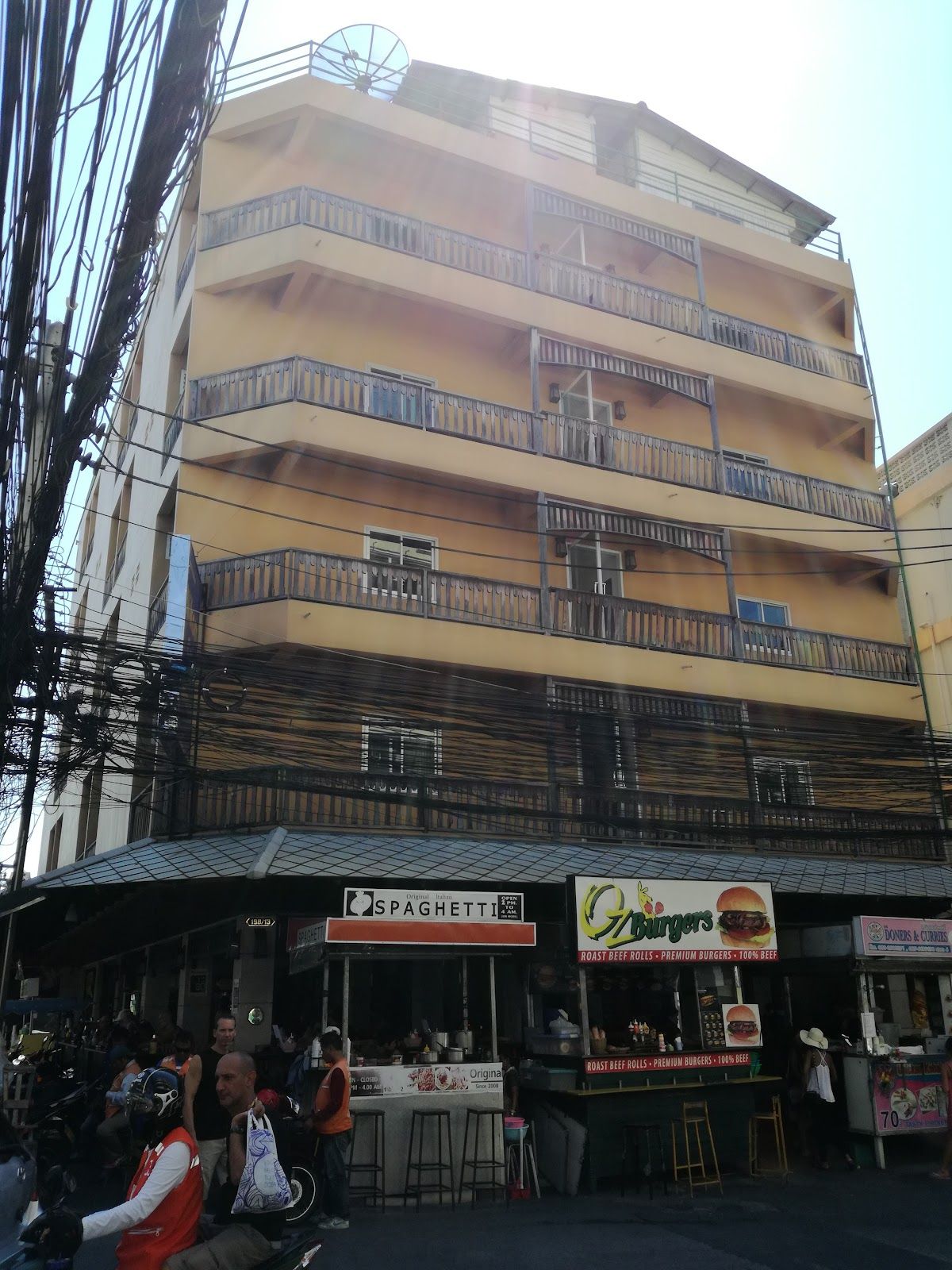 Nikom Court facilities in Central Pattaya
