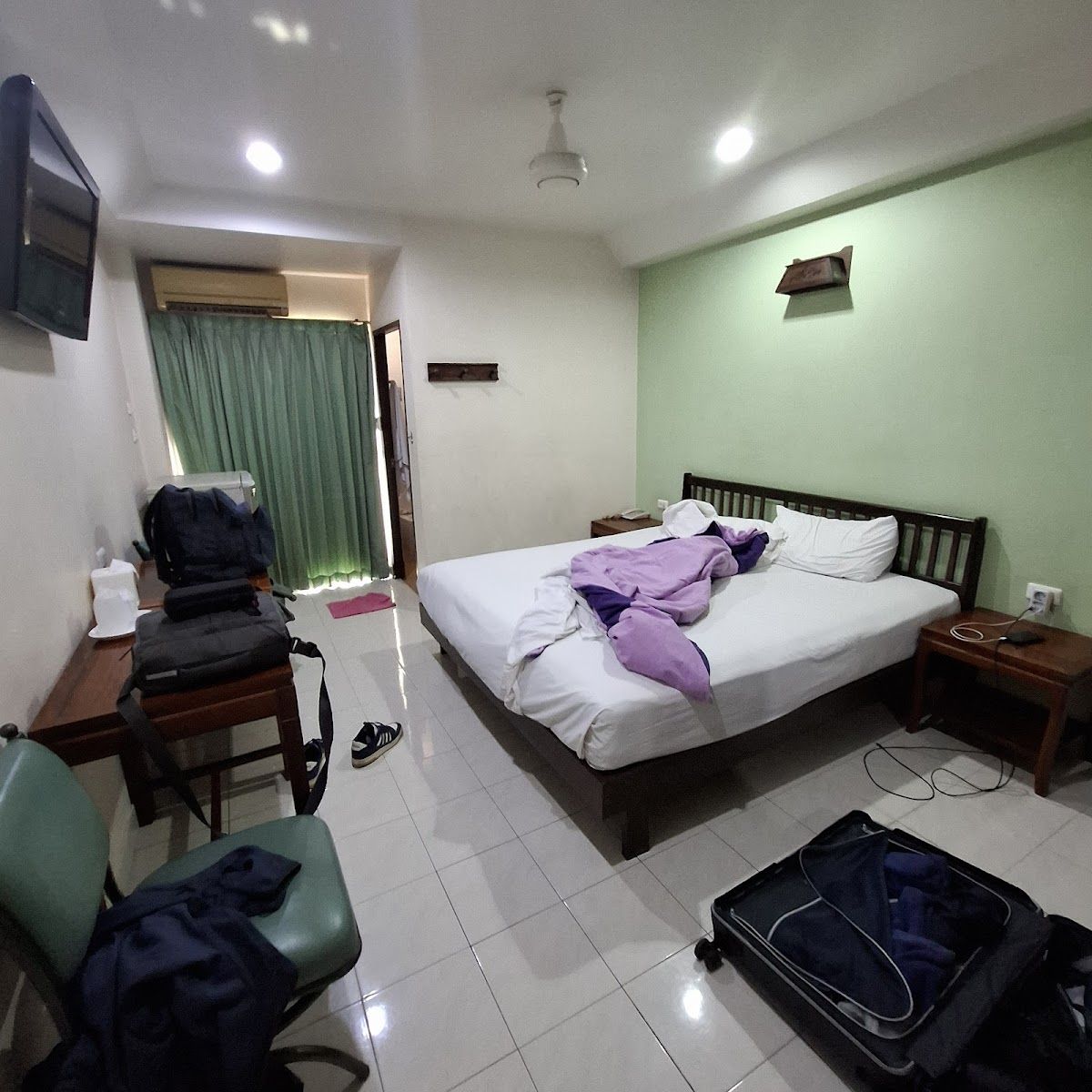 Nikom Court pool and grounds in Central Pattaya