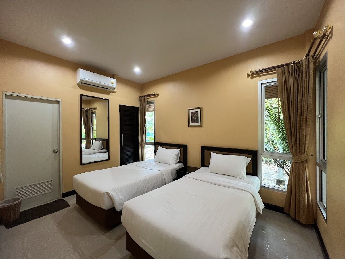 Nongnooch Resort Pattaya pool and grounds in Bang Saray
