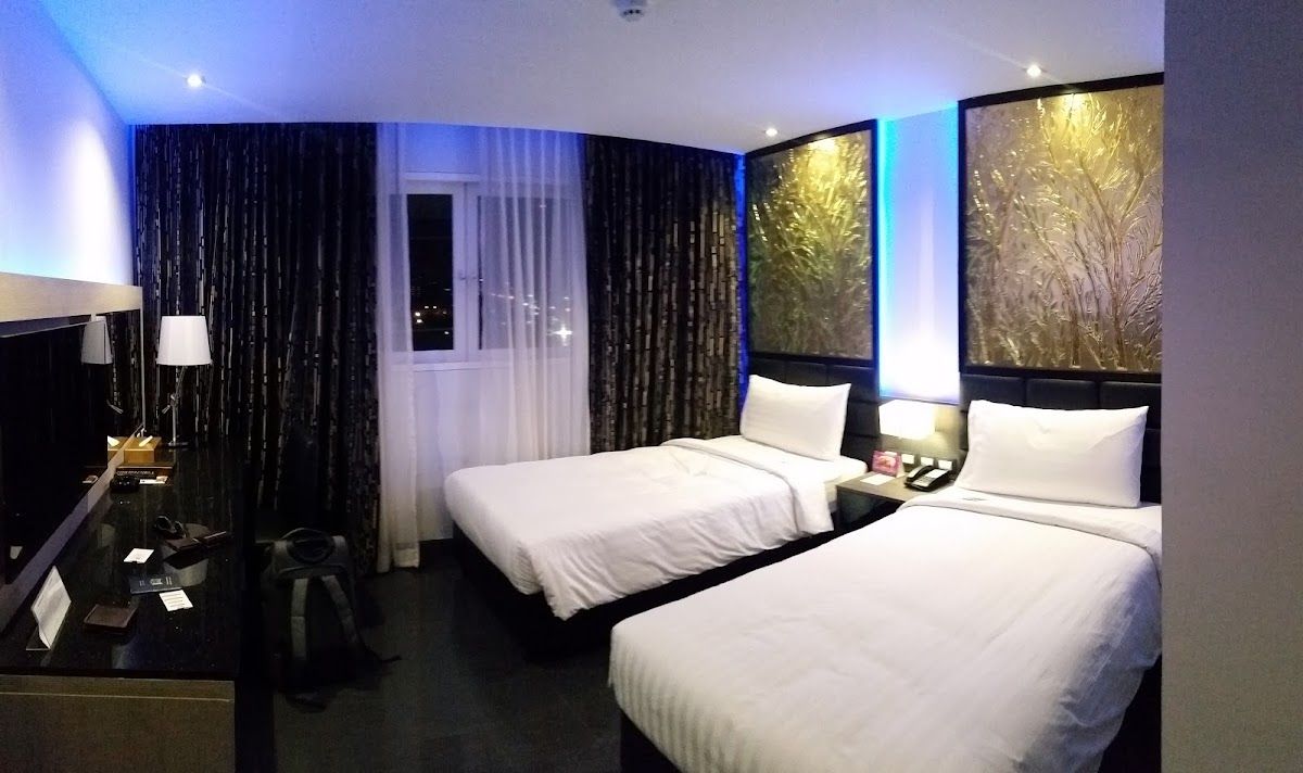 Nova Express Pattaya pool and grounds in Central Pattaya