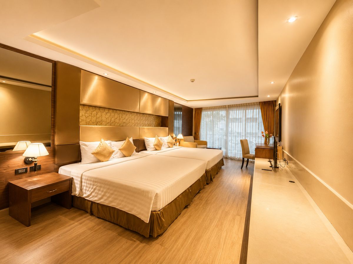 Nova Gold Hotel Pattaya pool and grounds in Central Pattaya