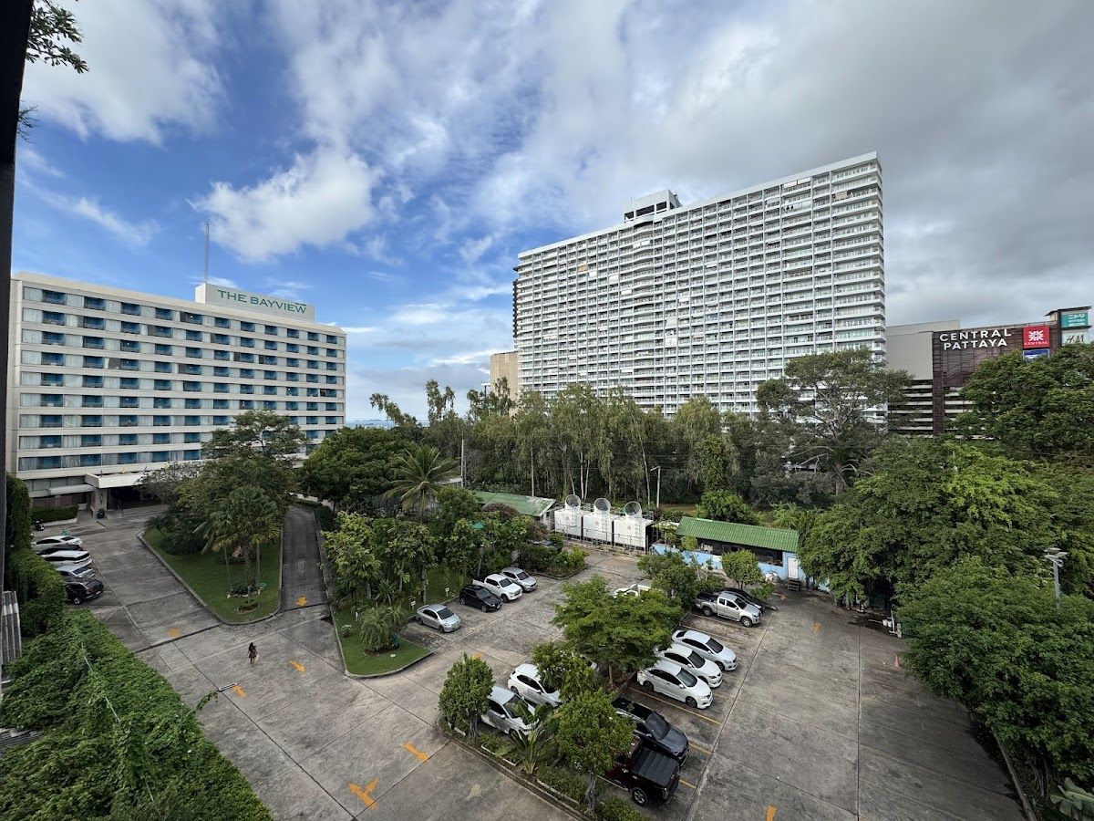 Page 10 Hotel & Restaurant exterior in Central Pattaya