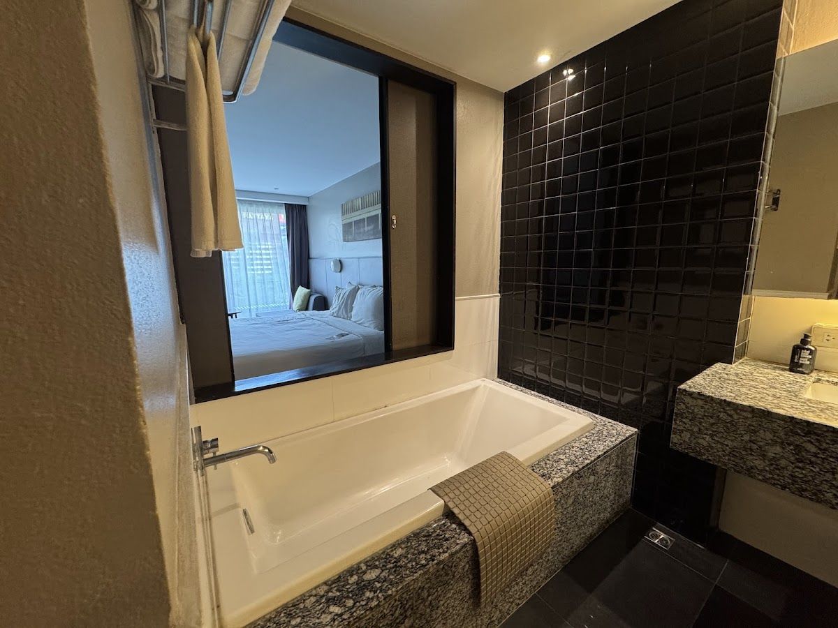 Page 10 Hotel & Restaurant facilities in Central Pattaya