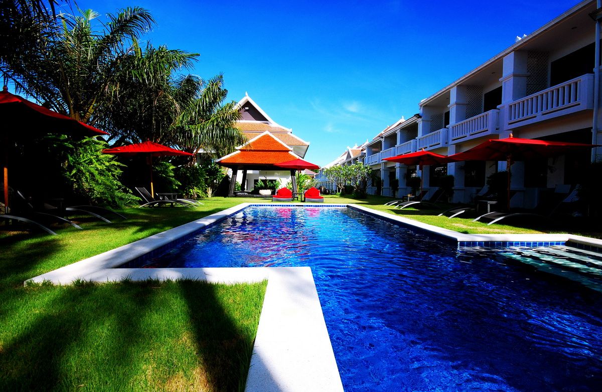 Palm Grove Resort exterior in North Pattaya