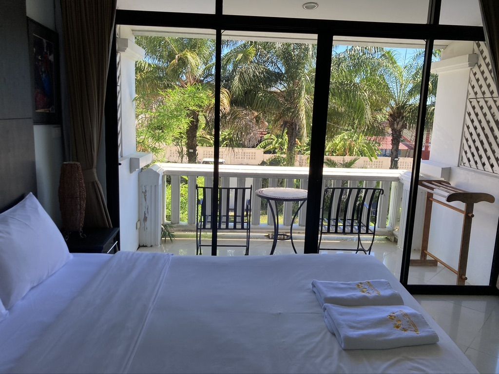 Palm Grove Resort pool and grounds in North Pattaya