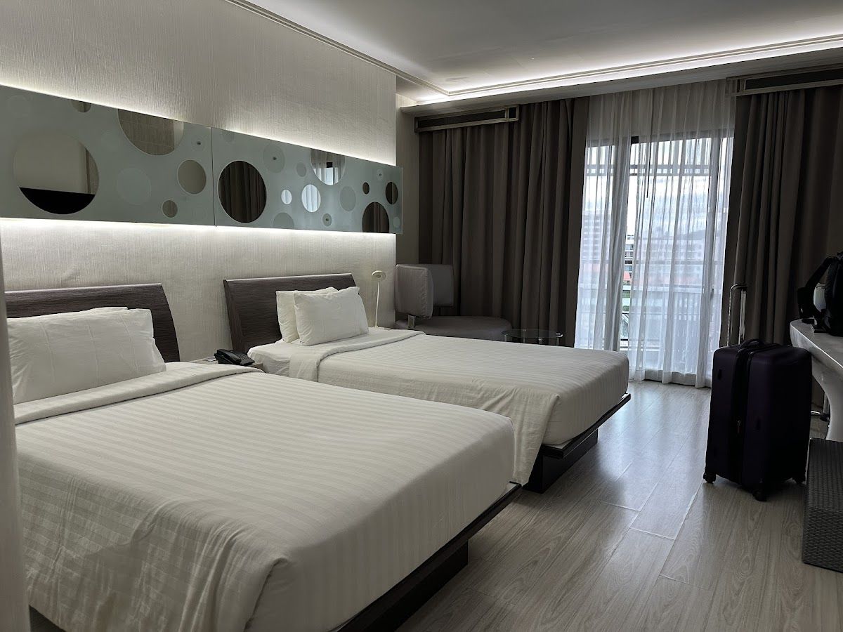 Pattaya Discovery Beach Hotel pool and grounds in Central Pattaya