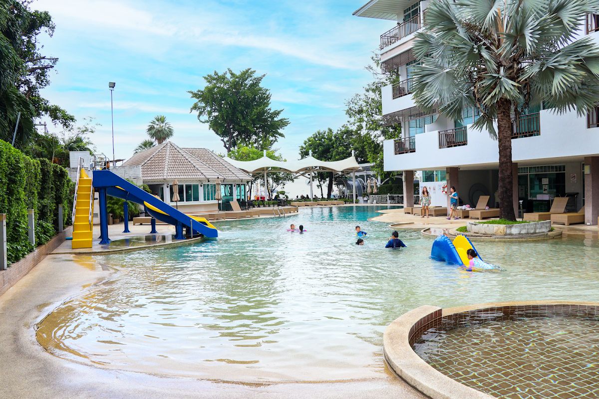 Pattaya Discovery Beach Hotel room interior in Central Pattaya