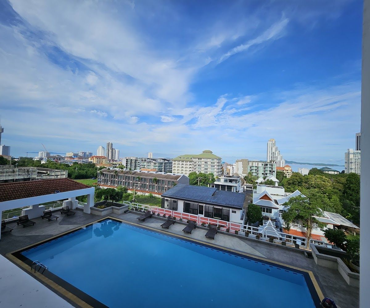 Pattaya Hill Resort pool and grounds in Pratumnak Hill