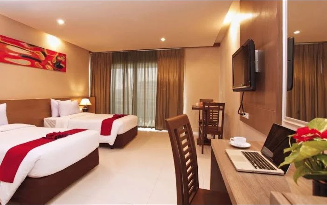 Pattaya Loft Hotel pool and grounds in Central Pattaya