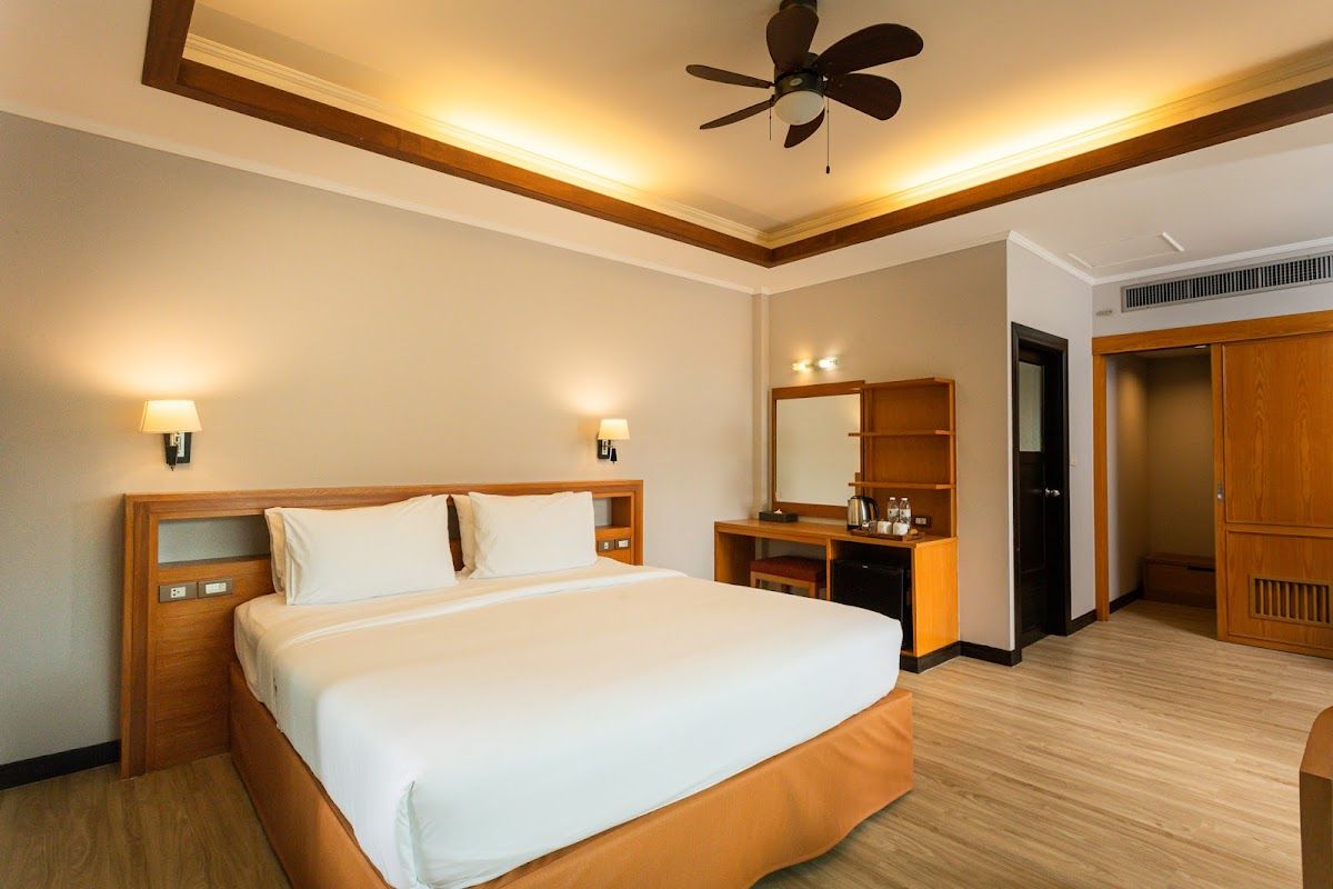 Pinnacle Grand Jomtien Resort & Spa pool and grounds in Jomtien Beach