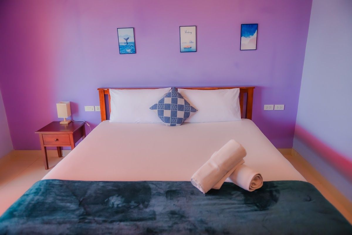 Pratamnak Beach Guesthouse pool and grounds in Jomtien Beach