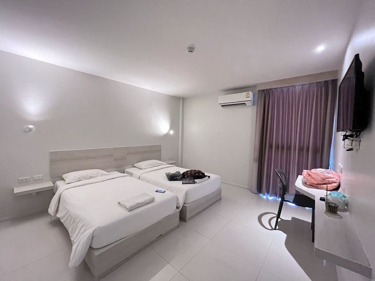 Prima House Pattaya pool and grounds in Naklua