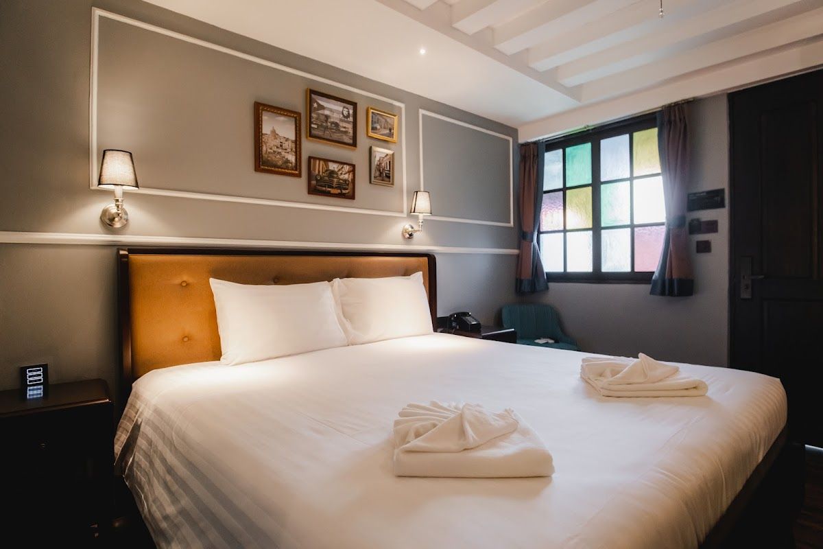 Quba by Montraj Pattaya pool and grounds in Central Pattaya